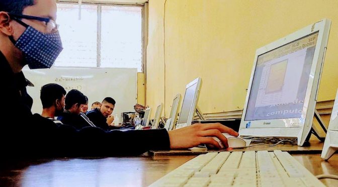 Compromiso con los marginados; suman 2 mil 300 escuelas con internet: SEE