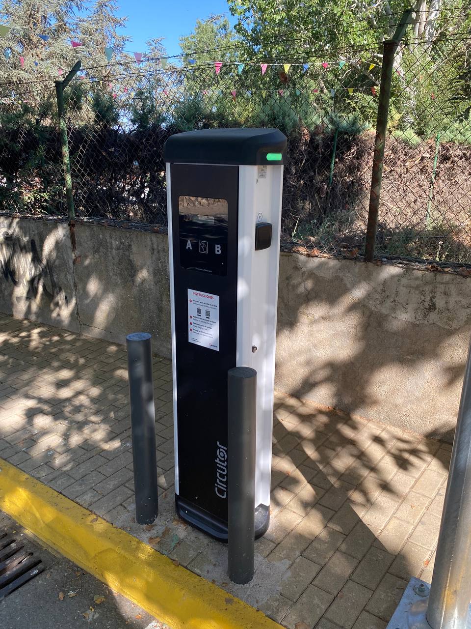 Cuatro Puntos de Recarga para vehículos eléctricos