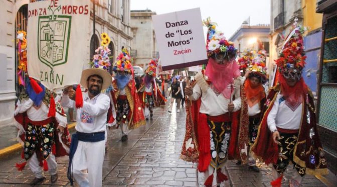 La K’uínchekua viste de colores las calles de Oaxaca