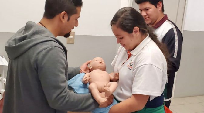 Bebés robot, la iniciativa del Cecytem para reducir el embarazo adolescente
