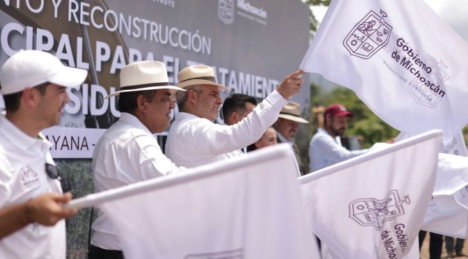 Bedolla inicia reconstrucción del centro para manejo de basura de Coahuayana y Aquila