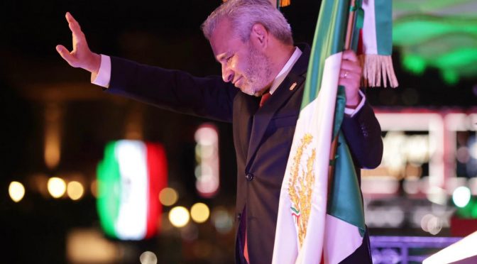 Junto a más de 100 mil michoacanos da Bedolla tradicional Grito de Independencia