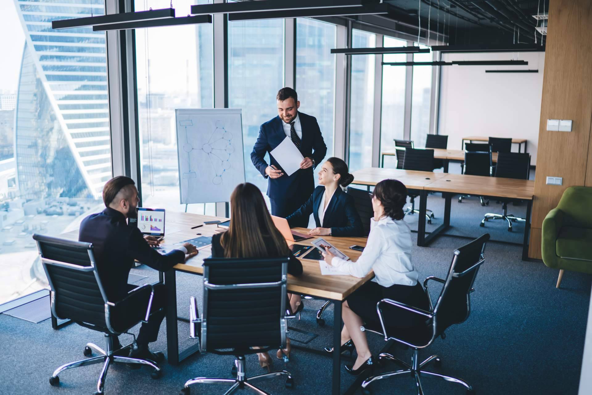 ¿Cuáles son las principales estrategias de servicio para el cliente?