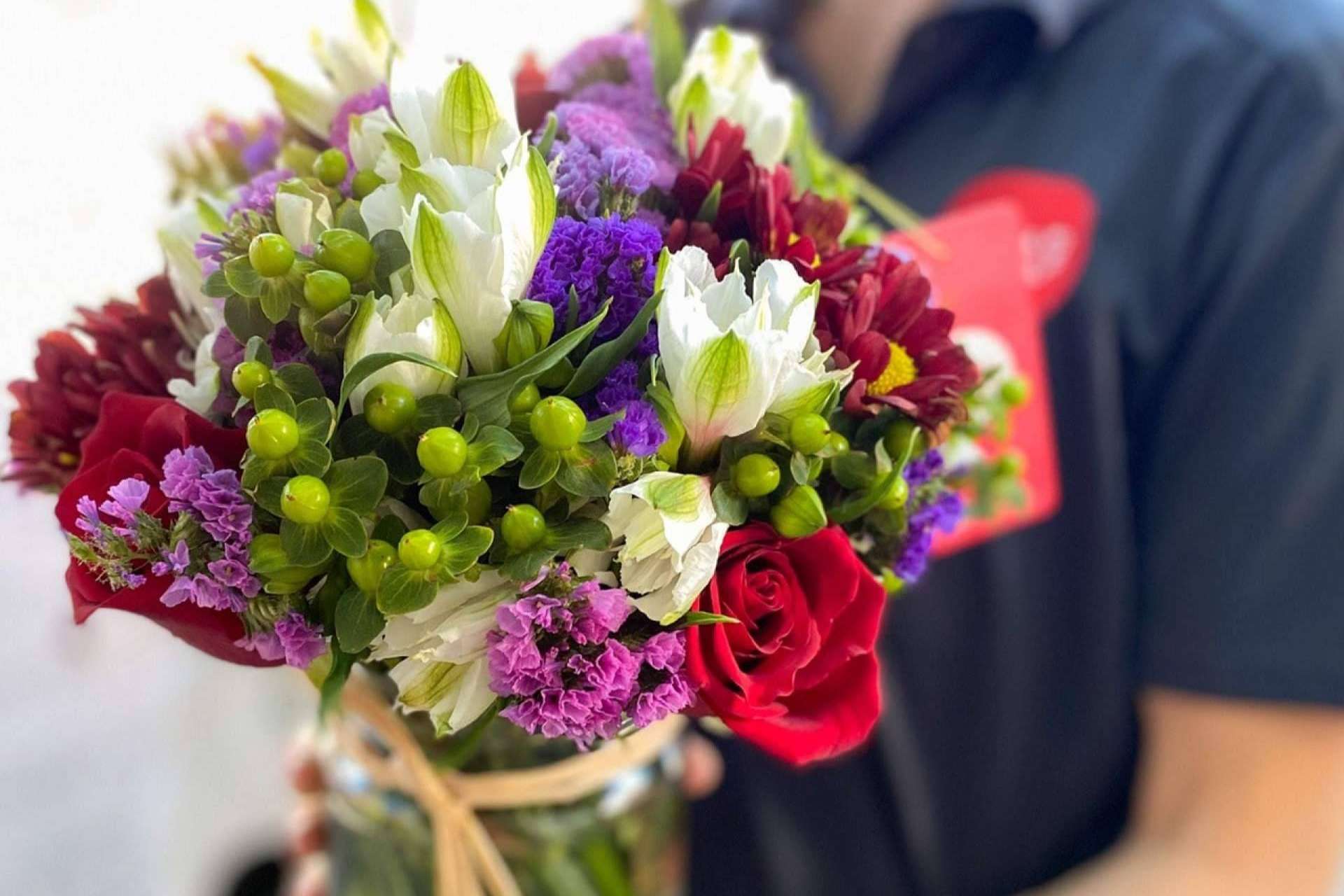 Pasión por las flores en el trato a cada cliente por parte de la florería RosaLinda
