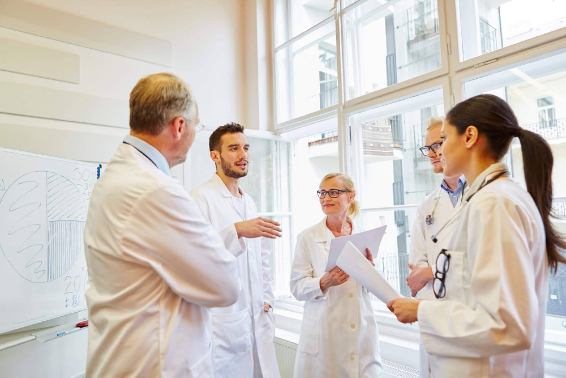 Seguro de responsabilidad civil médica, protección esencial para profesionales de la salud