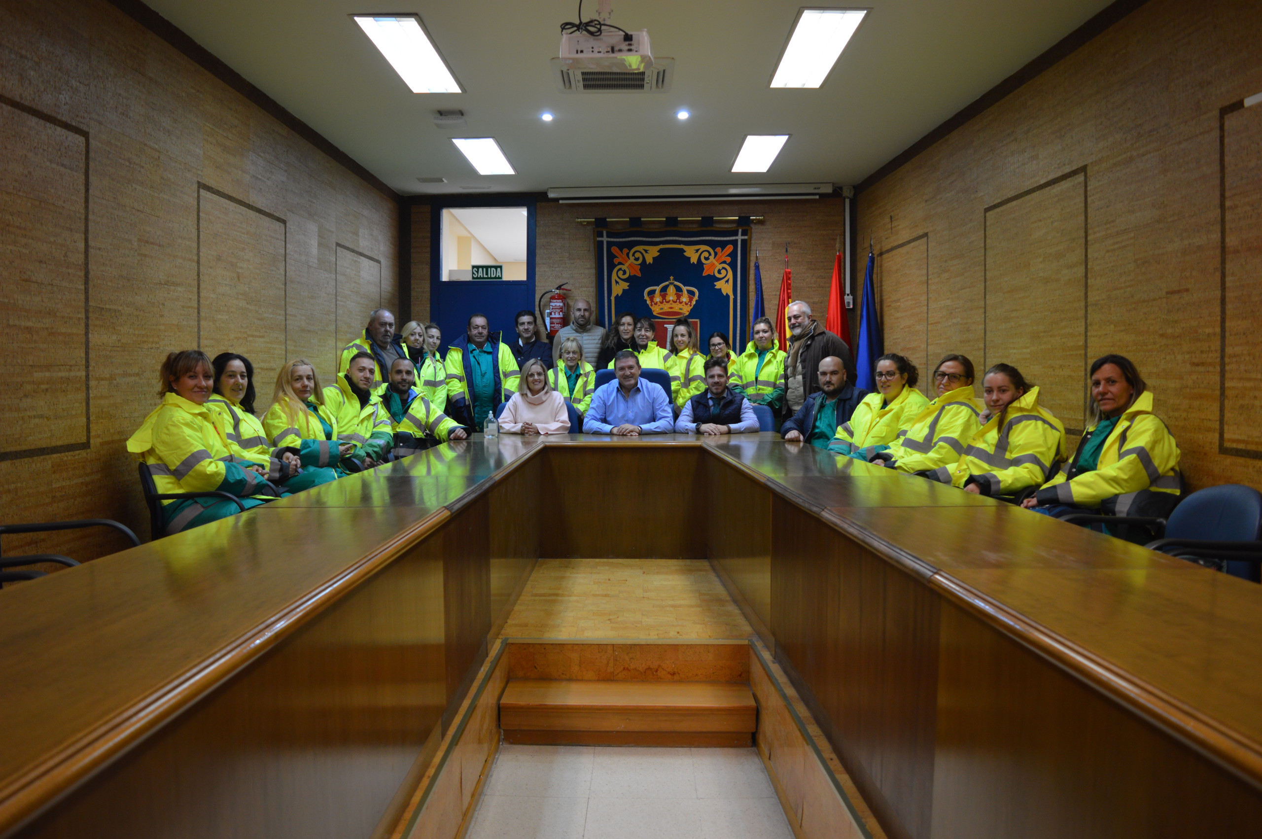 20 desempleados se incorporan al Ayuntamiento como barrenderos y peones de construcción, gracias a la financiación de la Comunidad de Madrid