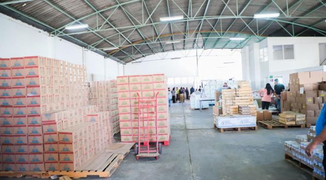 Entrega DIF apoyos alimentarios en Uruapan y comunidades con autogobierno