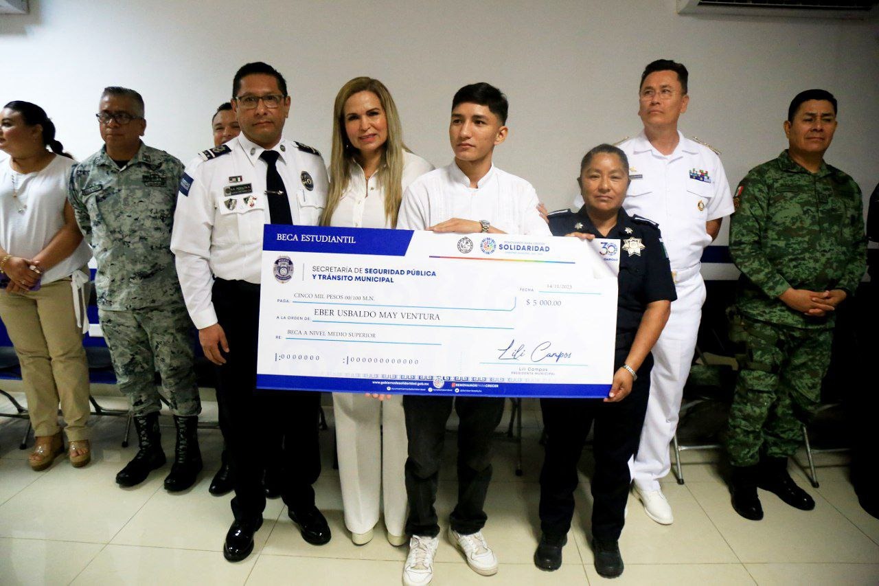 Lili Campos cumple con becas a hijos de policías – H. Ayuntamiento de Solidaridad