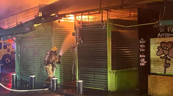 Atiende PC Estatal incendio en el mercado de San Juan