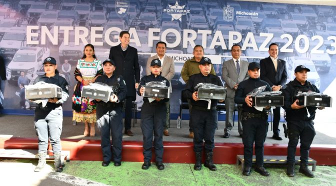 Con 189 mdp del Fortapaz entregan equipo a 52 municipios y 11 autogobierno