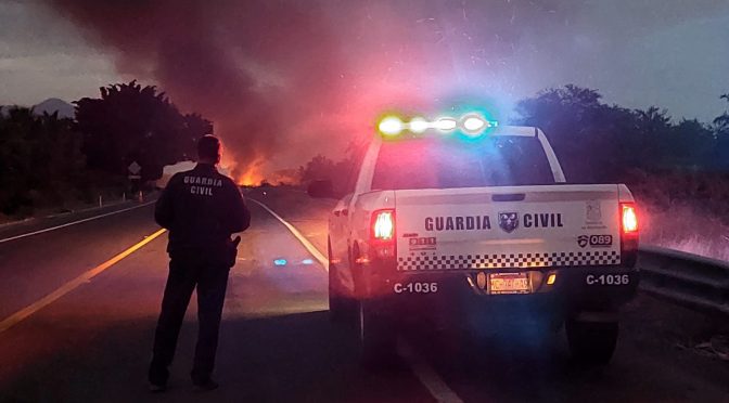 Atienden Seguridad Vial y PC estatal incendio de pipa en la Siglo XXI