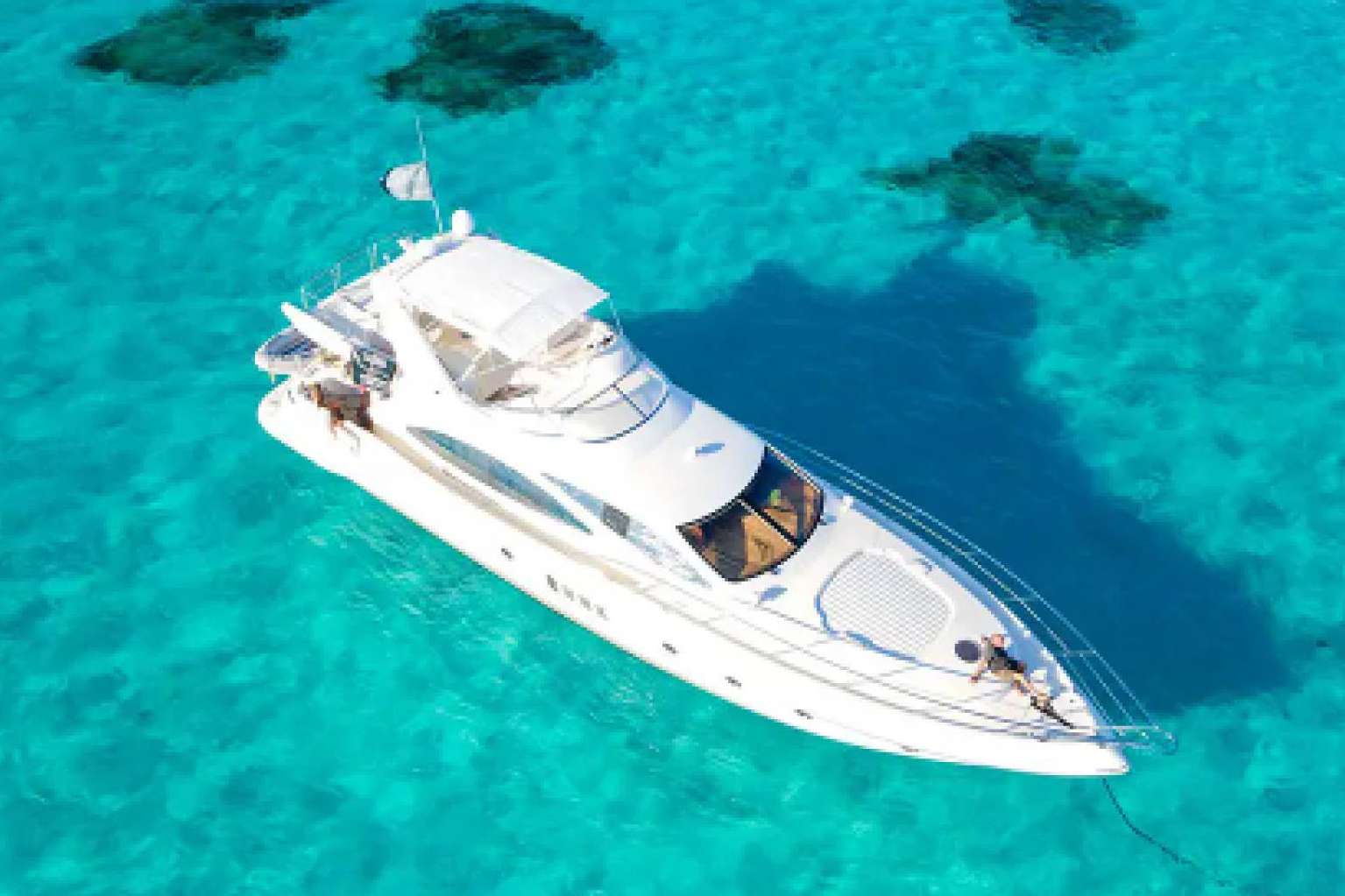 Renta de yates en Cancún; Vivir el Caribe Mexicano con estilo junto a Narzea