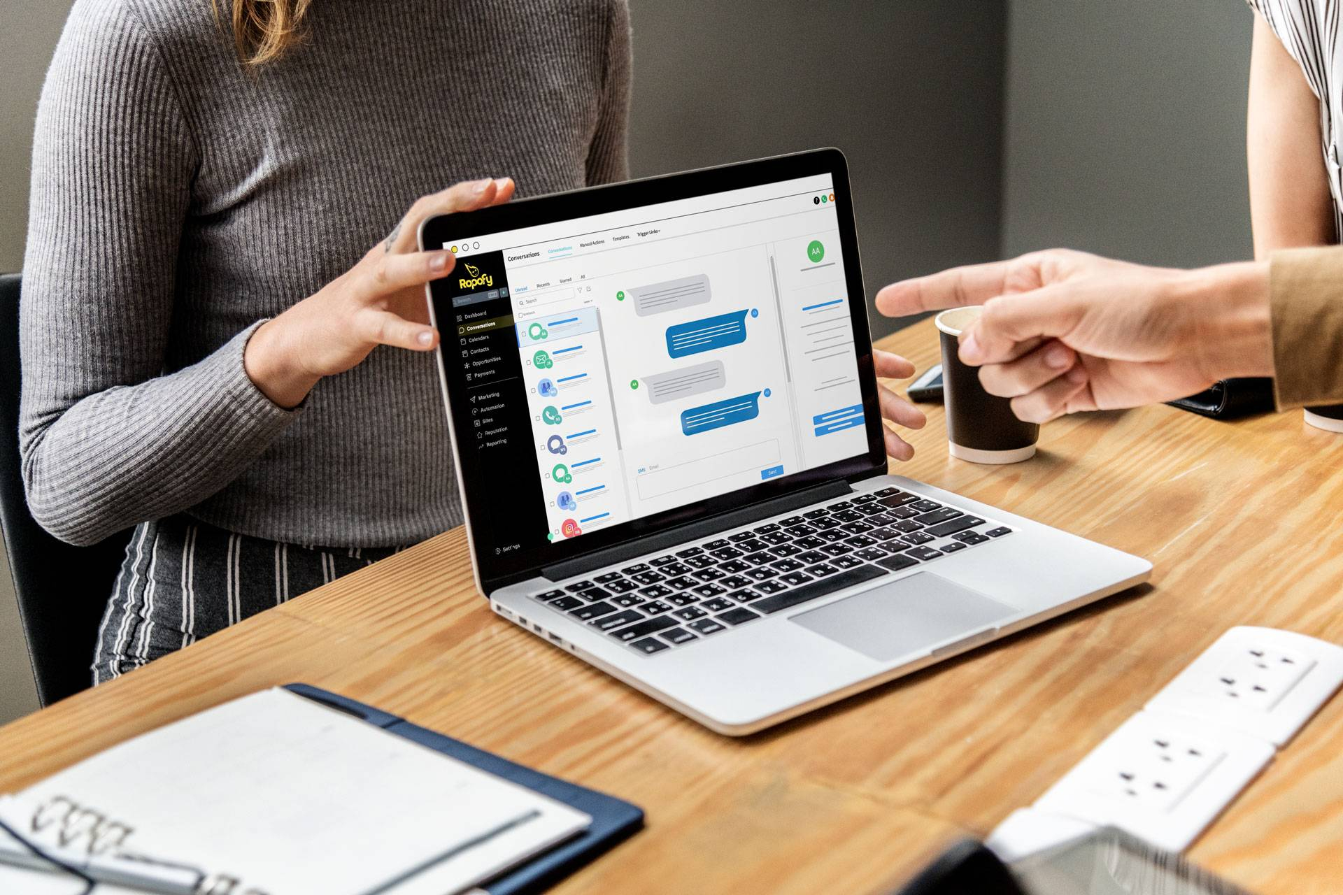 Ropofy impulsa las ventas con un CRM en español adaptado a sectores clave