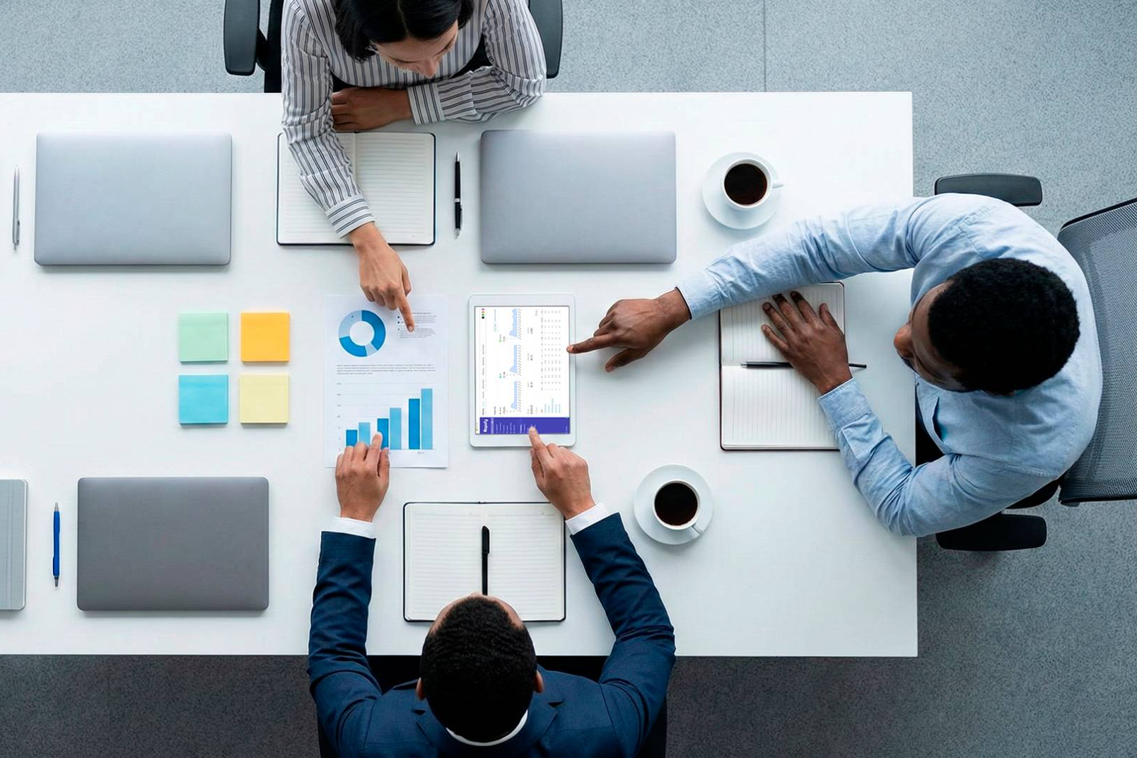 CRM para servicios profesionales, cómo abogados y consultorías multiplican su productividad con WhatsApp e IA